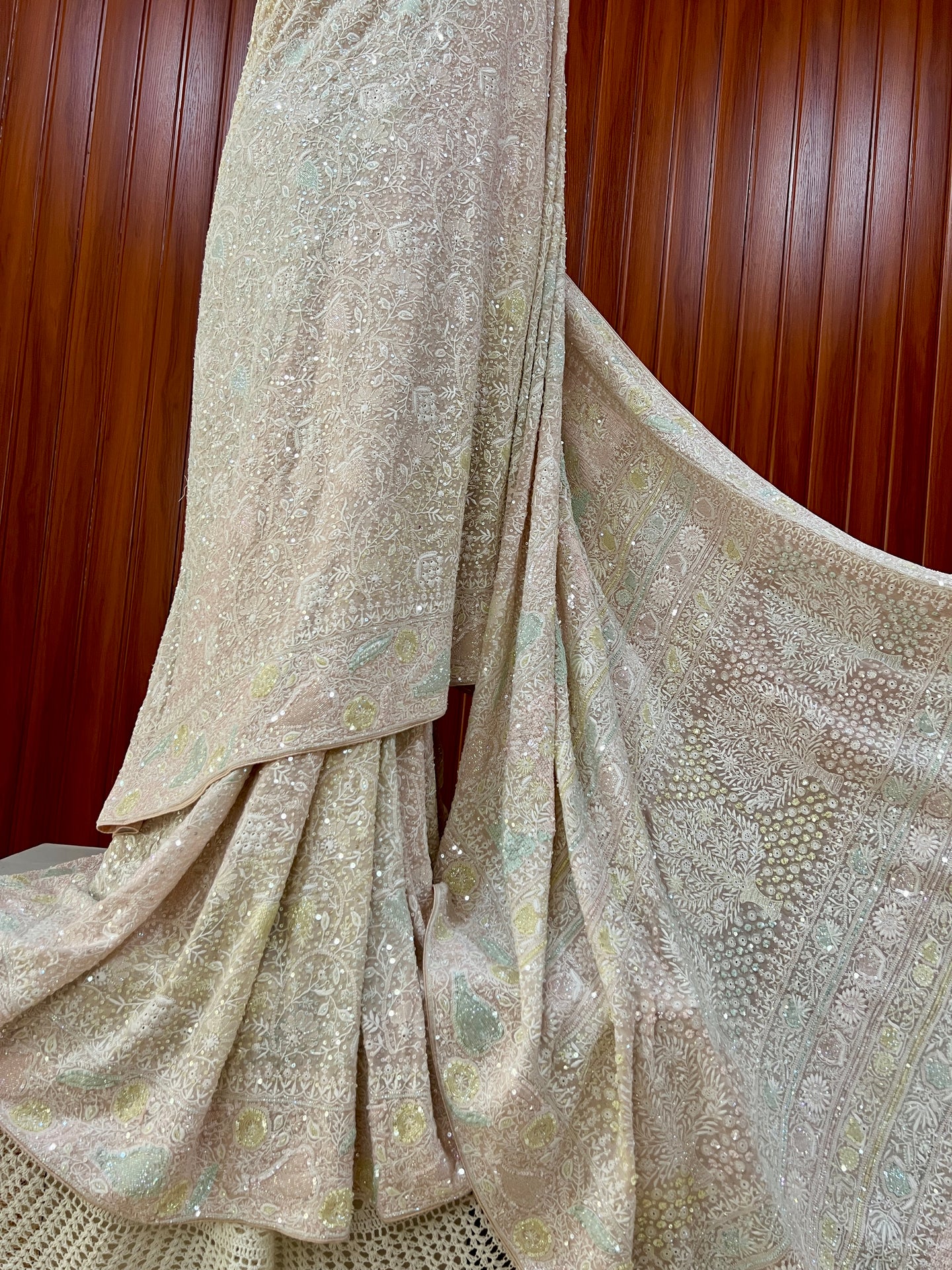Suhaan Chikankari Ek Taar Saree